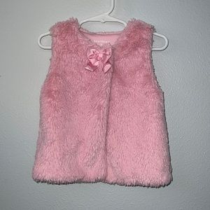 🤩4/$15🥳 fluffy pink vest